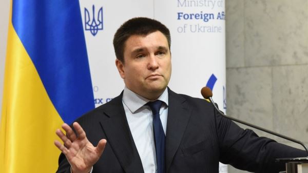 Экс-глава МИД Украины призвал отключить Россию от SWIFT и ограничить импорт нефти 