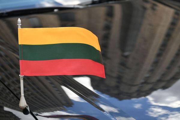 Китай понизил уровень дипломатических отношений с Литвой 