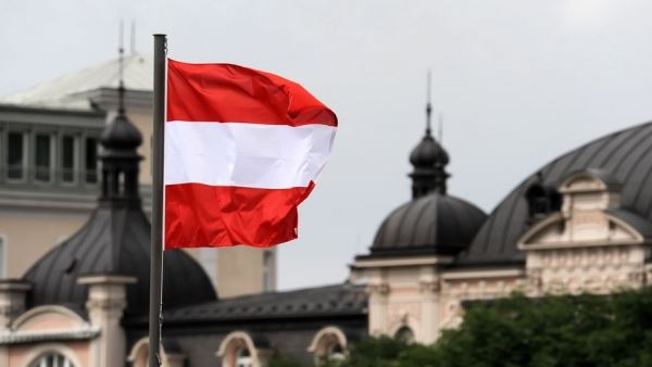«Коронафашизм»: Австрийский политик выступил против обязательной вакцинации в стране 