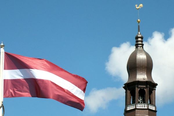 В Латвии заявили, что ЕС и НАТО должны дать сигнал Москве о «четких последствиях» эскалации 