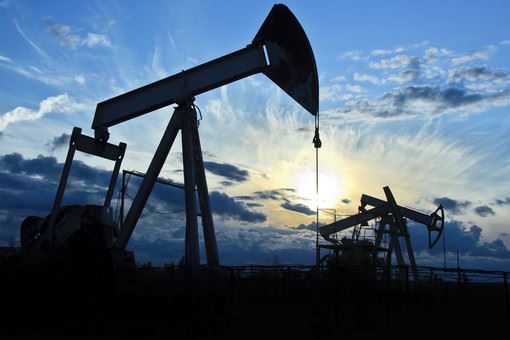 Захарова заявила, что США попросили Россию увеличить добычу нефти для снижения цен