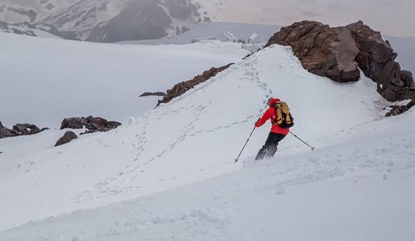МЧС предупредило об опасности схода лавин на Эльбрусе в день старта горнолыжного сезона
