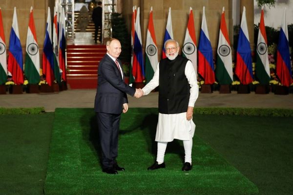 Путин заявил, что Россия относится к Индии как к великой державе 