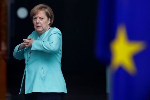 Премьер Польши обвинил Меркель в легитимизации Лукашенко 