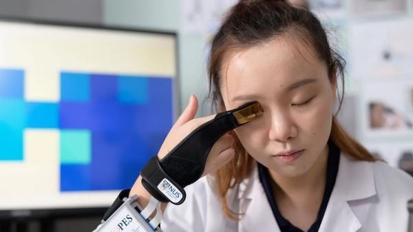 <br />
						Высокотехнологичная перчатка способна диагностировать глаукому в домашних условиях<br />
					