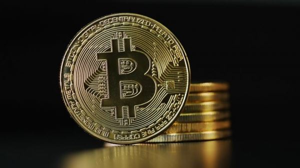 <br />
						Курс Bitcoin вновь обрушился – за сутки криптовалюта подешевела на $15 000<br />
					